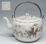 Teekanne, 19. Jahrhundert. China. Famille Rose-Stil.