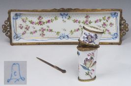 Rechteckige Schale mit Rosenmuster und blauen Bändern, Sevres/Frankreich