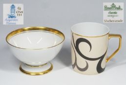 Zwei Konvolut. 1) Augarten Wien: Weiße Schale auf Fuß. 2) ROSENTHAL Tasse "Sheherazade".