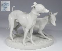 Figurengruppe "Windhundpaar". Herzoglich Aechte Porcelain Fabrique, Marke 1758 - 1793.