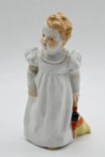 1 Porzellanfigur MEISSEN „Mädchen mit Puppe“,