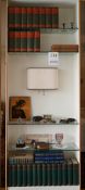 1 Konvolut Hausrat: Metall, Glas, Jade Buddha, Bücher, Lampe, u.a., Asp.