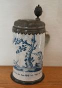 1 Fayence-Krug „Jagdmotiv“, mit Zinnmontur, monogr. „CB“ wohl Coburg