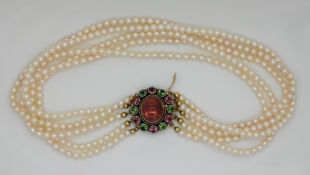 1 fünfsträngiges Perlcollier ca. D bis zu 4,4mm,