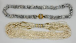 1 fünfzehnsträngiges Perlcollier ca. D bis zu 3mm,