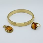 1 Armreif gefüllt/1 Ring und 1 passender Anhänger je GG 14ct.