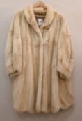 1 Nerzmantel creme-beige/hellbraun 