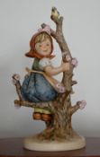 1 Hummelfigur „Apfelbaummädchen“ mit Original-Karton