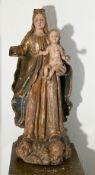 1 Holzfigur „Madonna mit Kind“, polychrome Farbfassung / Vergoldung