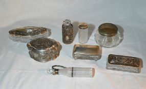 1 Posten Glasobjekte z.T. mit Silberdeckeln/Montur u.a. Asp.