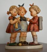 1 Hummelfigur „Meisterstück“ mit Original-Karton, sehr guter Zustand, H 19 cm, Asp.