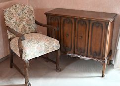 1 Schlafzimmer mit Schrank nussbaumfarben,