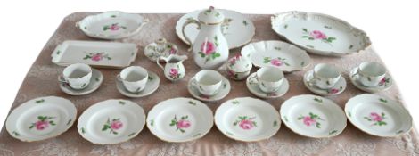 1 Kaffeeservice gem. Schwertermarke Meissen „Rosa Rose“ mit Servierplatten, 1. Wahl, Asp.