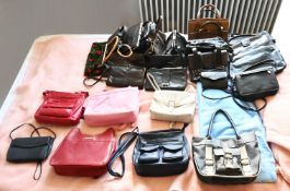 1 Posten Damen-Handtaschen, Leder u.a. je Asp./Tsp.