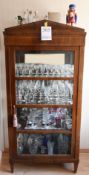 1 Vitrine Biedermeier-Stil, um 1900, Nussbaum / Obstholz, ca. H 177 x B 85 x T 40 cm,