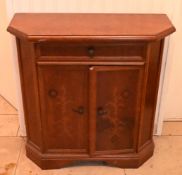 1 Posten Möbel: England, 19. Jh. u.a., Spiegel, Graphik, Garderobe Wien u.a., je Asp.