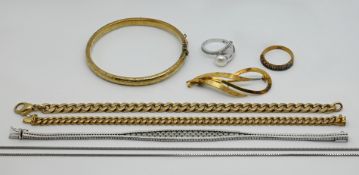 1 Konv. Schmuck GG/WG je 8ct. z.T. mit Perle, weißen Steinen u.a., je Asp./Gsp.