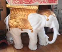 1 Konvolut Hausrat: Drucke, Blechschachteln, Elefant, Figuren, Bierfilze, Kinder-Armbrust, Uhr, u.a.