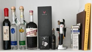 1 Konvolut Weine, Schnäpse und Zubehör, versch. Jahrgänge,