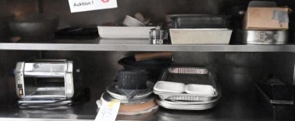 1 Konvolut loser Küchenartikel wie z.B. Schalen, Teller z.B. "DUDSON",