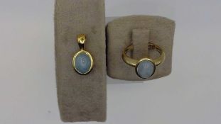 QUARZRING UND -ANHÄNGER