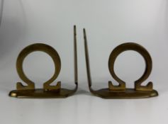 Paar Buchstützen Omega Messing