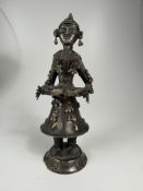 Orientalische Bronzefigur Tänzerin mit Schmuck