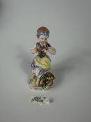 Meissen Porzellanfigur Gärtnerkind mit Vogel und Obstkorb
