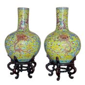 Paar große chinesische Bodenvasen (China, wohl um 1900)
