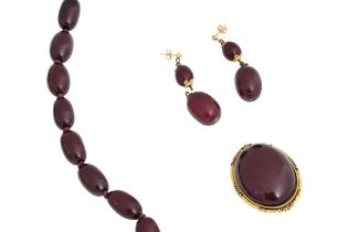 A CHERRY AMBER TYPE BEAD NECKLACE, EARRINGS AND BROOCH SUITE