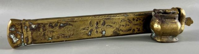 Divit, wohl osmanisches Schreibgefäß 18./19. Jahrhundert, Messing, Tintenfass mit Federschachtel