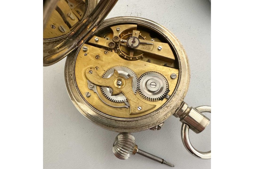 Tischuhren, Reiswecker und Figurenuhr Konvolut, 2x Cartier Paris, Asiatika Elefant und Taschenuhr - Bild 10 aus 24