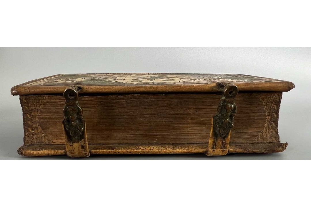 Biedermeier Konvolut 18./19. Jhdt., u.a. Glas Flakon, Überfangglas, Puppenköpfe, Buch-Schatulle - Bild 16 aus 20