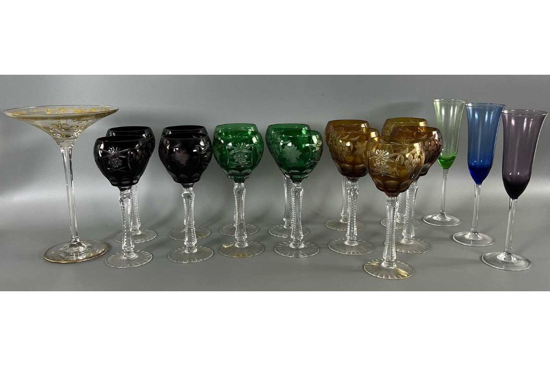 Glas und Kristallglas Konvolut 17 Gläser, darunter 13 farbige Römergläser und weiteres - Bild 1 aus 8