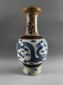 Asiatika Vase wohl China Drache mit Wolken, evtl. Qing-Dynastie, bezeichnet 大明成化年制