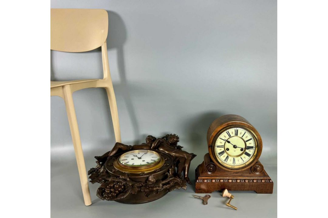 Wanduhr Japy Frères mit Figuren im Napoleon III Stil und Tischuhr H.A.C. 19./20. Jhdt. - Bild 2 aus 15