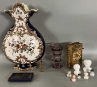 Biedermeier Konvolut 18./19. Jhdt., u.a. Glas Flakon, Überfangglas, Puppenköpfe, Buch-Schatulle