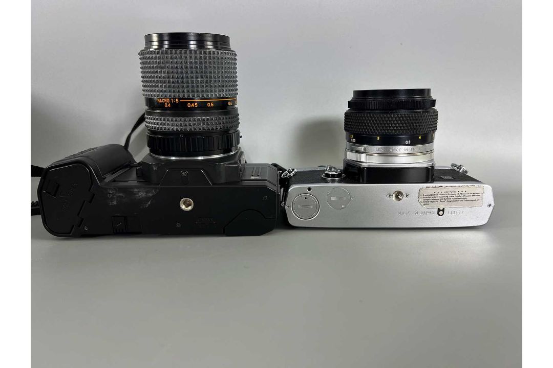 Spiegelreflexkameras Olympus OM-2n und Chinon CP-7m, analog, zahlreiche Objektive und Zubehör - Bild 3 aus 10