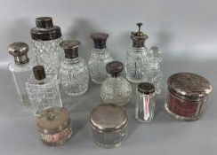 Glaskaraffen Konvolut, Flakon und Dosen mit Silber und Versilberten Montierungen, wohl 19./20. Jhdt.