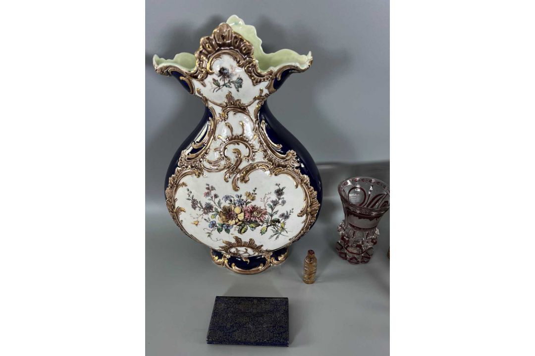 Biedermeier Konvolut 18./19. Jhdt., u.a. Glas Flakon, Überfangglas, Puppenköpfe, Buch-Schatulle - Bild 3 aus 20