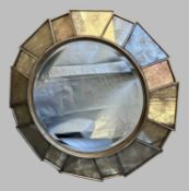 Großer Designer Wandspiegel, runde Form mit facettiertem Spiegelglas, wohl vintage USA