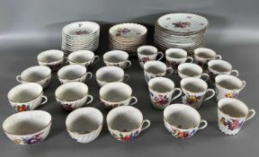 Nymphenburg Service Teile Welle gerippt, florale Blumendekore, insgesamt ca. 59 Teile