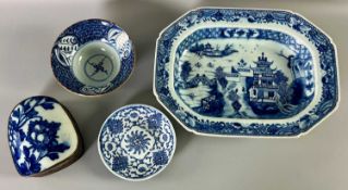 Asiatika Konvolut wohl China wohl ab Ming-Dynastie 17. Jhdt., 4 Teile blau-weiße Keramik / Porzellan