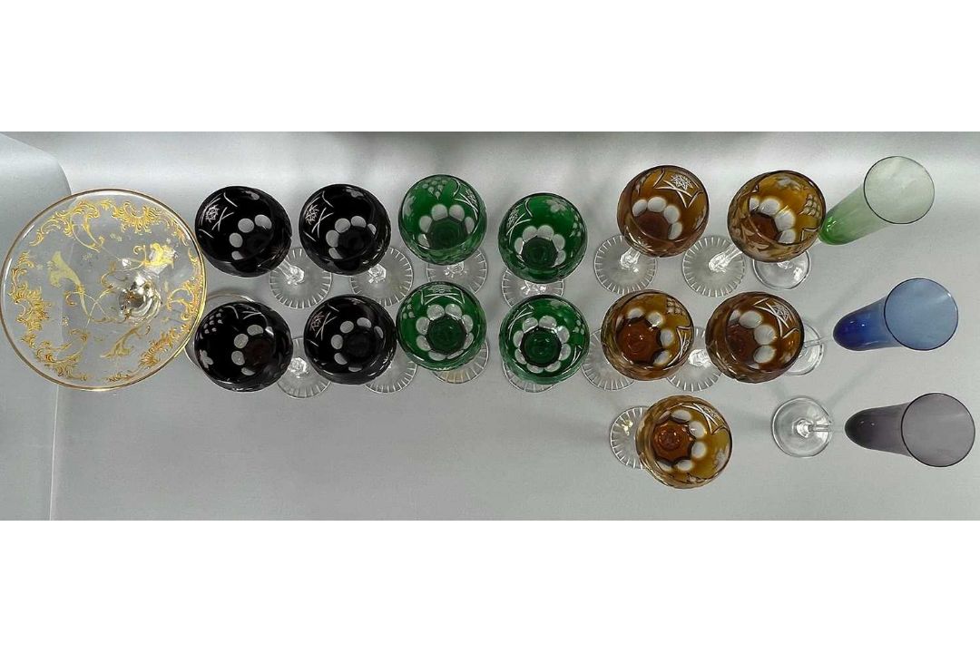 Glas und Kristallglas Konvolut 17 Gläser, darunter 13 farbige Römergläser und weiteres - Bild 3 aus 8