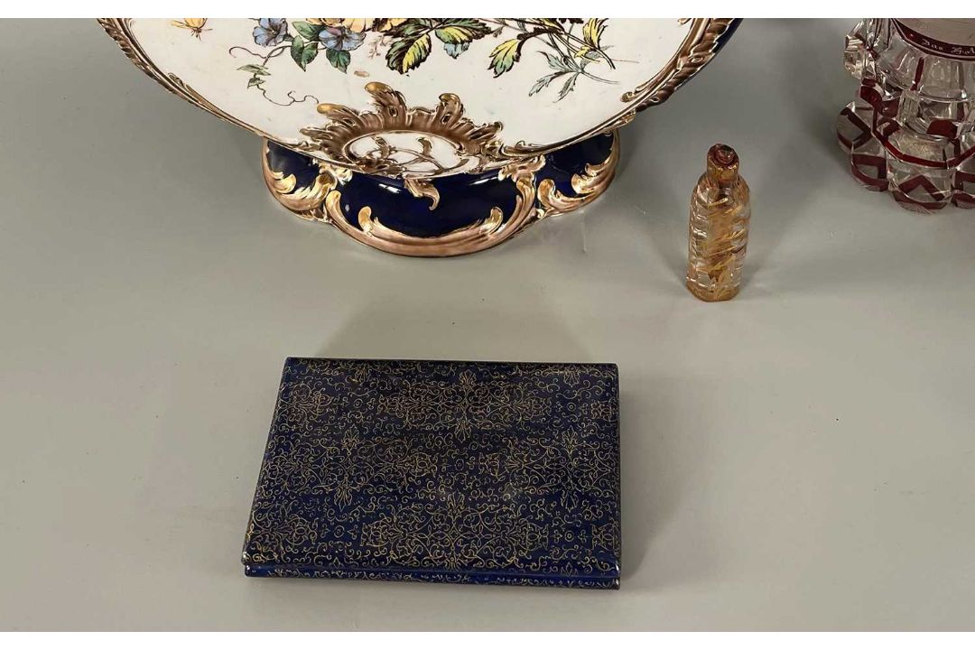 Biedermeier Konvolut 18./19. Jhdt., u.a. Glas Flakon, Überfangglas, Puppenköpfe, Buch-Schatulle - Bild 8 aus 20