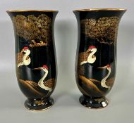 Asiatika wohl Japan Vasenpaar Keramik wohl Porzellan Kranich Dekor, je ca. 21cm hoch