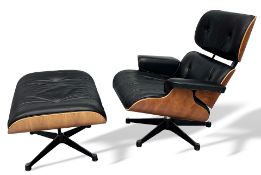 Eames, Charles und Ray, Entwurf für Vitra, Lounge Chair wohl 670 und Hocker 671