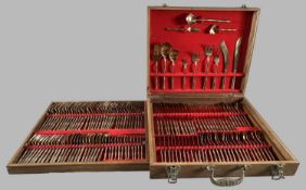 Asiatika umfangreiches Besteck Thailand, vintage, wohl Bronze Bambus Stil, im Original Holzkoffer