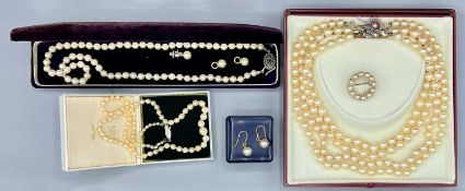 Schmuck Konvolut Perlenketten, Perlenohrstecker Gold 585, mind. 2 mit Weißgold 750 Verschluss