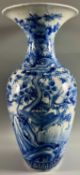 Asiatika wohl China Blaumalerei Vase mit Kranichmotiv, evtl Qing-Dynastie 19./20. Jhdt. 49cm hoch